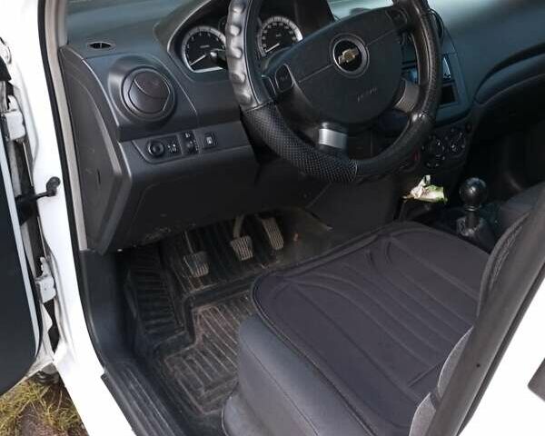 Белый Шевроле Авео, объемом двигателя 1.5 л и пробегом 143 тыс. км за 4700 $, фото 6 на Automoto.ua