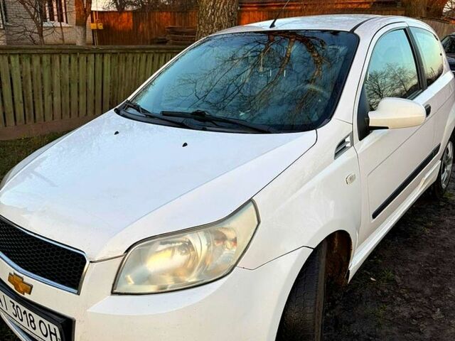 Белый Шевроле Авео, объемом двигателя 1.5 л и пробегом 245 тыс. км за 3900 $, фото 1 на Automoto.ua