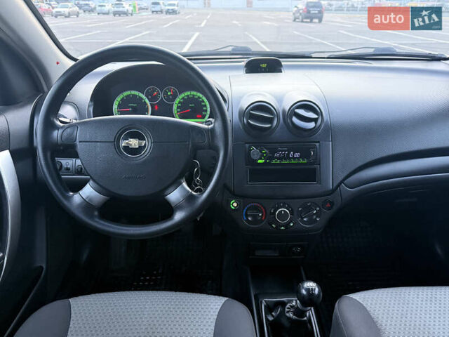 Белый Шевроле Авео, объемом двигателя 1.5 л и пробегом 229 тыс. км за 4300 $, фото 17 на Automoto.ua