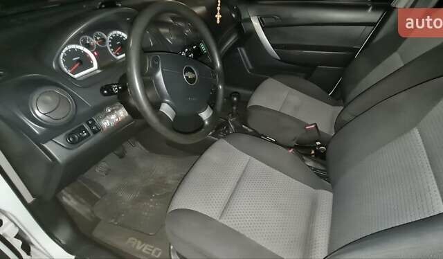 Белый Шевроле Авео, объемом двигателя 1.5 л и пробегом 80 тыс. км за 4500 $, фото 5 на Automoto.ua