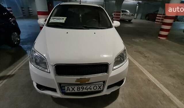 Белый Шевроле Авео, объемом двигателя 1.5 л и пробегом 80 тыс. км за 4500 $, фото 3 на Automoto.ua