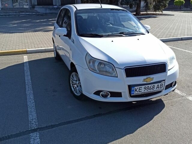 Белый Шевроле Авео, объемом двигателя 1.5 л и пробегом 288 тыс. км за 4050 $, фото 1 на Automoto.ua