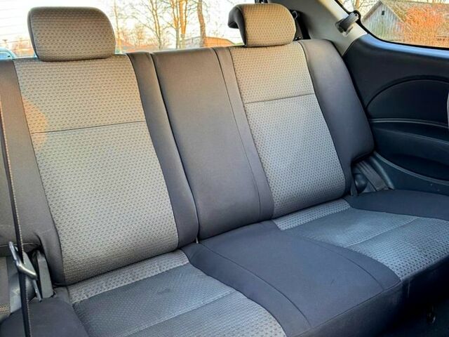 Белый Шевроле Авео, объемом двигателя 1.5 л и пробегом 245 тыс. км за 3900 $, фото 6 на Automoto.ua