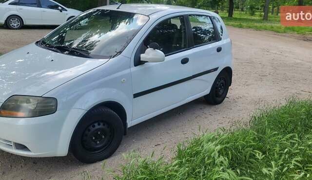 Белый Шевроле Авео, объемом двигателя 1.5 л и пробегом 186 тыс. км за 4150 $, фото 3 на Automoto.ua