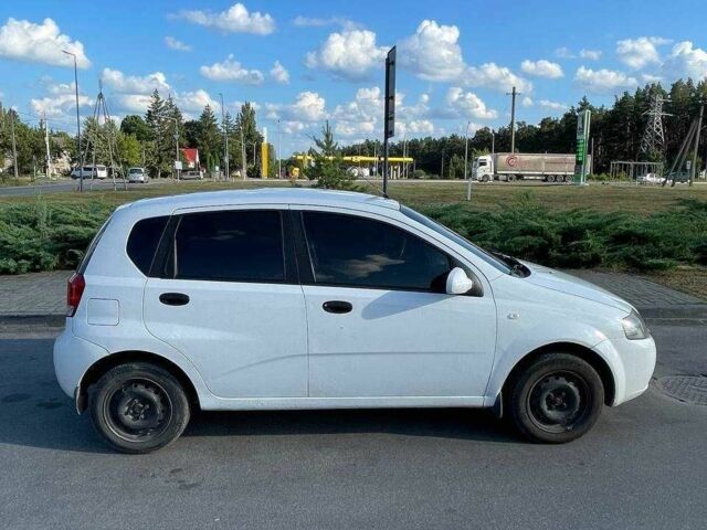 Белый Шевроле Авео, объемом двигателя 1.5 л и пробегом 310 тыс. км за 3100 $, фото 5 на Automoto.ua