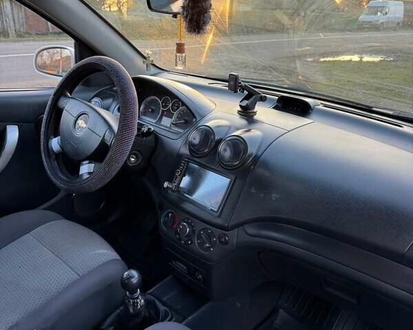 Белый Шевроле Авео, объемом двигателя 1.5 л и пробегом 245 тыс. км за 3890 $, фото 11 на Automoto.ua