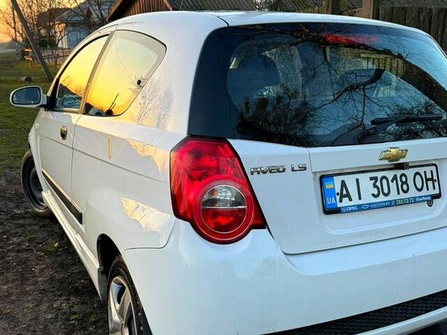 Белый Шевроле Авео, объемом двигателя 1.5 л и пробегом 245 тыс. км за 3900 $, фото 3 на Automoto.ua