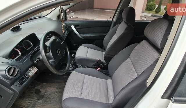 Білий Шевроле Авео, об'ємом двигуна 1.5 л та пробігом 80 тис. км за 4500 $, фото 5 на Automoto.ua