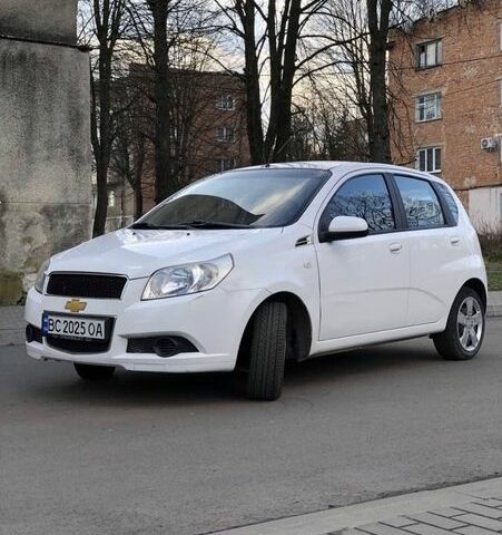 Белый Шевроле Авео, объемом двигателя 1.21 л и пробегом 180 тыс. км за 4200 $, фото 2 на Automoto.ua