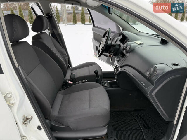 Білий Шевроле Авео, об'ємом двигуна 1.21 л та пробігом 227 тис. км за 2999 $, фото 11 на Automoto.ua