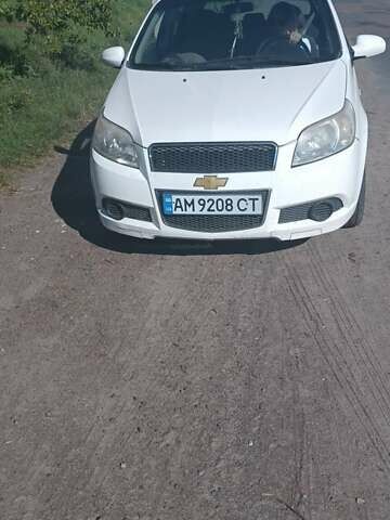 Белый Шевроле Авео, объемом двигателя 1.21 л и пробегом 225 тыс. км за 3700 $, фото 2 на Automoto.ua