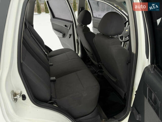 Білий Шевроле Авео, об'ємом двигуна 1.21 л та пробігом 227 тис. км за 2999 $, фото 21 на Automoto.ua