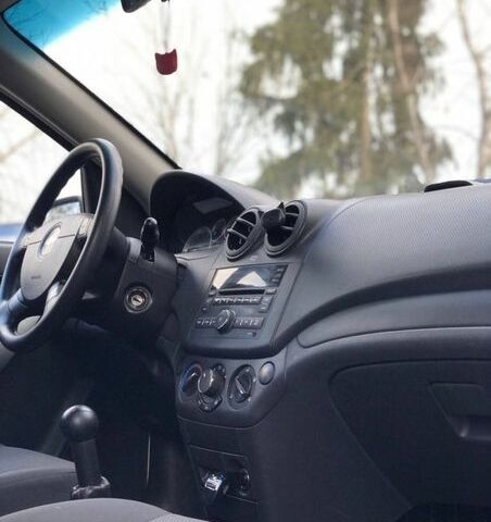 Белый Шевроле Авео, объемом двигателя 1.21 л и пробегом 180 тыс. км за 4200 $, фото 6 на Automoto.ua