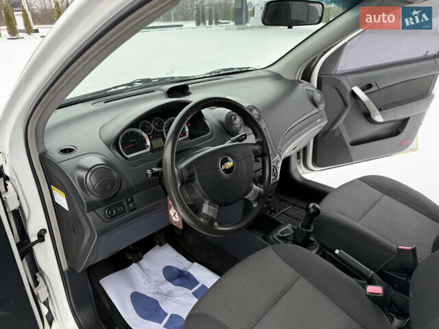 Білий Шевроле Авео, об'ємом двигуна 1.21 л та пробігом 227 тис. км за 2999 $, фото 15 на Automoto.ua