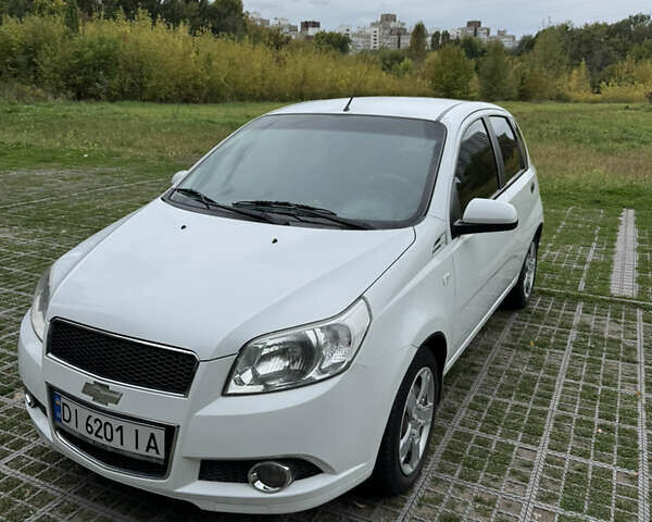 Белый Шевроле Авео, объемом двигателя 1.5 л и пробегом 109 тыс. км за 6299 $, фото 3 на Automoto.ua