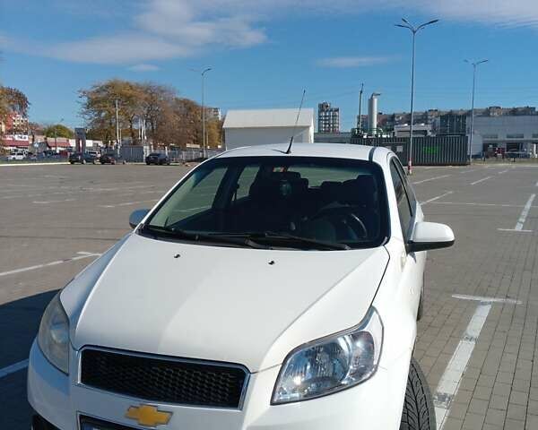 Шевроле Авео 2010 в Одессе на Automoto.ua Белый Шевроле Авео, объемом двигателя 1.4 л и пробегом 265 тыс. км за 3900 $, фото 2 на Automoto.ua