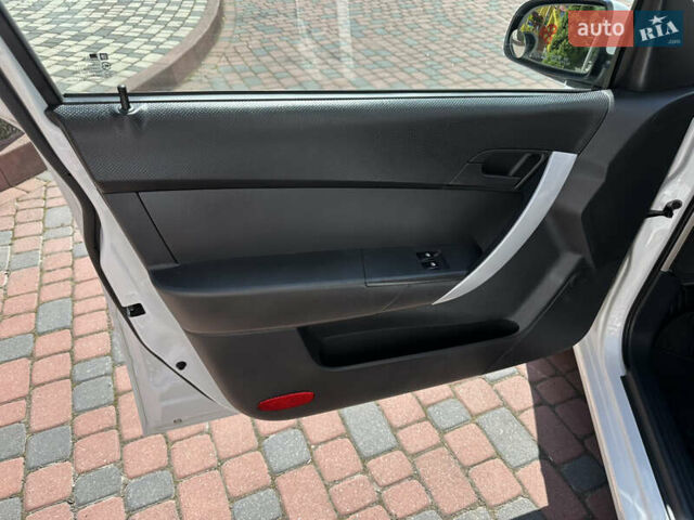 Белый Шевроле Авео, объемом двигателя 1.5 л и пробегом 81 тыс. км за 4650 $, фото 123 на Automoto.ua