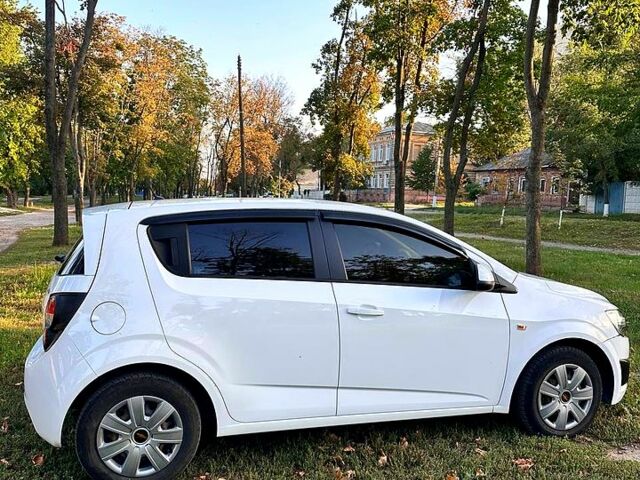 Белый Шевроле Авео, объемом двигателя 1.4 л и пробегом 158 тыс. км за 6700 $, фото 5 на Automoto.ua