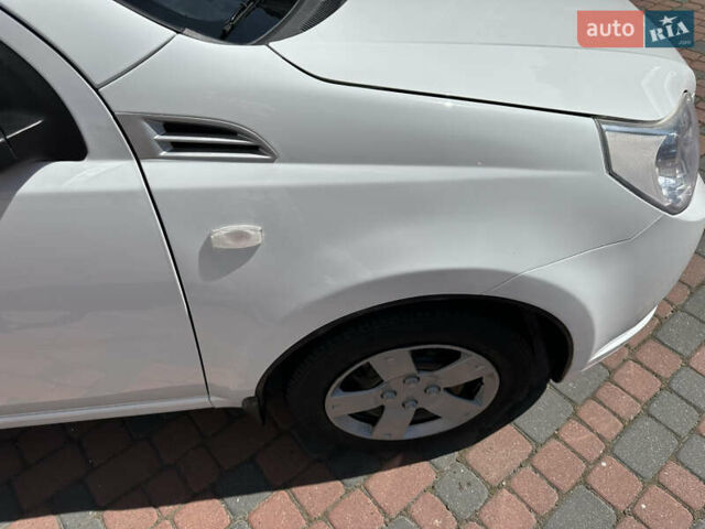 Белый Шевроле Авео, объемом двигателя 1.5 л и пробегом 81 тыс. км за 4650 $, фото 94 на Automoto.ua