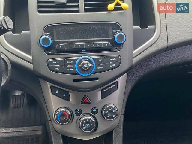 Белый Шевроле Авео, объемом двигателя 1.4 л и пробегом 139 тыс. км за 6400 $, фото 35 на Automoto.ua