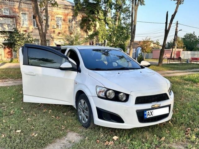 Белый Шевроле Авео, объемом двигателя 1.4 л и пробегом 158 тыс. км за 6500 $, фото 2 на Automoto.ua