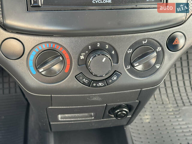 Белый Шевроле Авео, объемом двигателя 1.5 л и пробегом 81 тыс. км за 4650 $, фото 112 на Automoto.ua