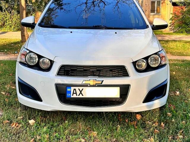 Белый Шевроле Авео, объемом двигателя 1.4 л и пробегом 158 тыс. км за 6700 $, фото 2 на Automoto.ua