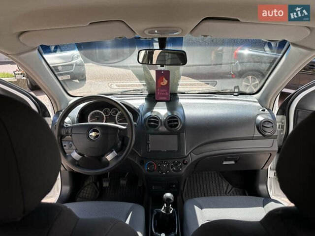 Белый Шевроле Авео, объемом двигателя 1.5 л и пробегом 81 тыс. км за 4650 $, фото 131 на Automoto.ua