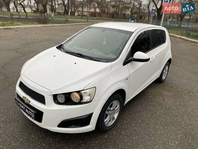 Белый Шевроле Авео, объемом двигателя 1.4 л и пробегом 139 тыс. км за 6400 $, фото 4 на Automoto.ua