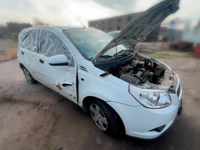 Белый Шевроле Авео, объемом двигателя 1.5 л и пробегом 35 тыс. км за 1600 $, фото 2 на Automoto.ua