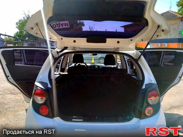 Шевроле Авео 2011 в Новой Одессе на Automoto.ua Белый Шевроле Авео, объемом двигателя 1.4 л и пробегом 139 тыс. км за 6000 $, фото 1 на Automoto.ua