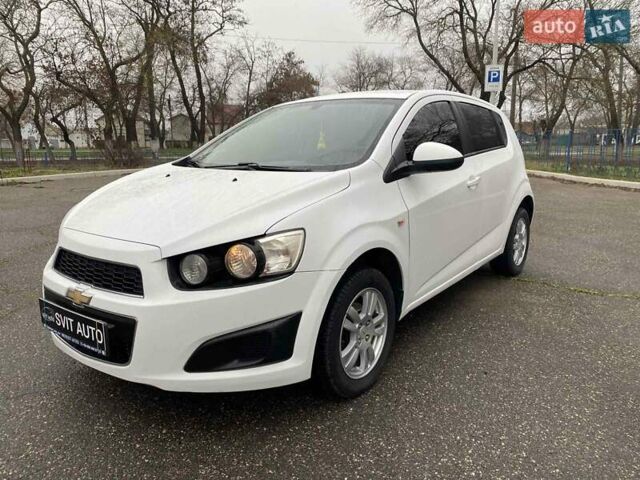 Белый Шевроле Авео, объемом двигателя 1.4 л и пробегом 139 тыс. км за 6400 $, фото 3 на Automoto.ua
