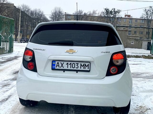 Білий Шевроле Авео, об'ємом двигуна 1.4 л та пробігом 140 тис. км за 6500 $, фото 3 на Automoto.ua