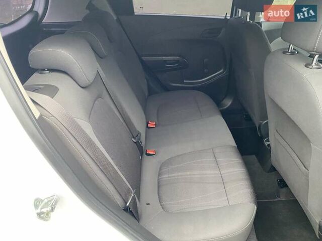 Белый Шевроле Авео, объемом двигателя 1.4 л и пробегом 139 тыс. км за 6400 $, фото 24 на Automoto.ua