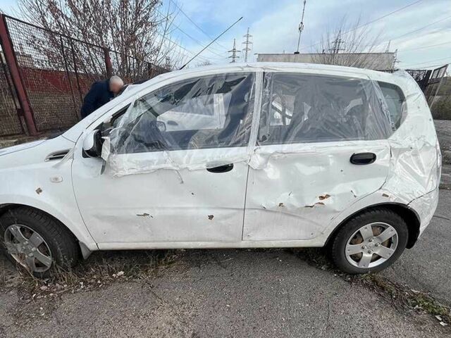 Белый Шевроле Авео, объемом двигателя 1.5 л и пробегом 35 тыс. км за 1600 $, фото 1 на Automoto.ua