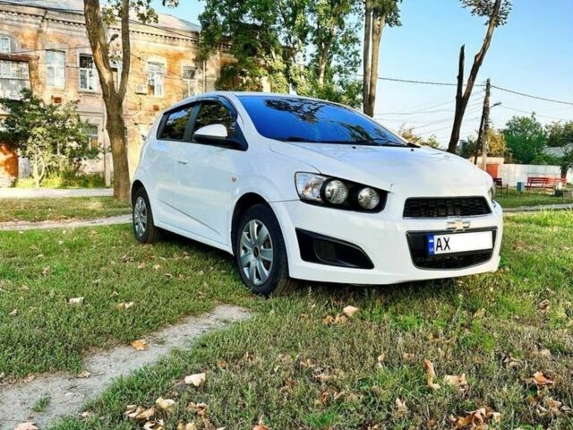 Белый Шевроле Авео, объемом двигателя 1.4 л и пробегом 158 тыс. км за 6500 $, фото 1 на Automoto.ua