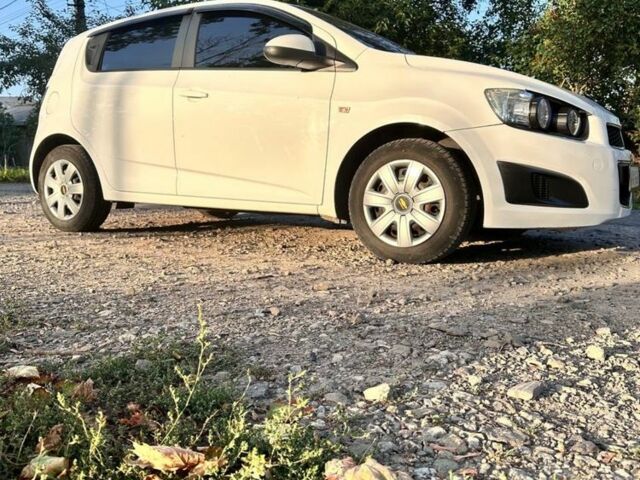 Белый Шевроле Авео, объемом двигателя 1.4 л и пробегом 158 тыс. км за 6500 $, фото 11 на Automoto.ua