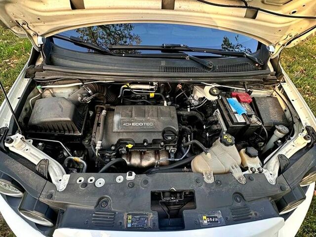 Белый Шевроле Авео, объемом двигателя 1.4 л и пробегом 158 тыс. км за 6700 $, фото 8 на Automoto.ua