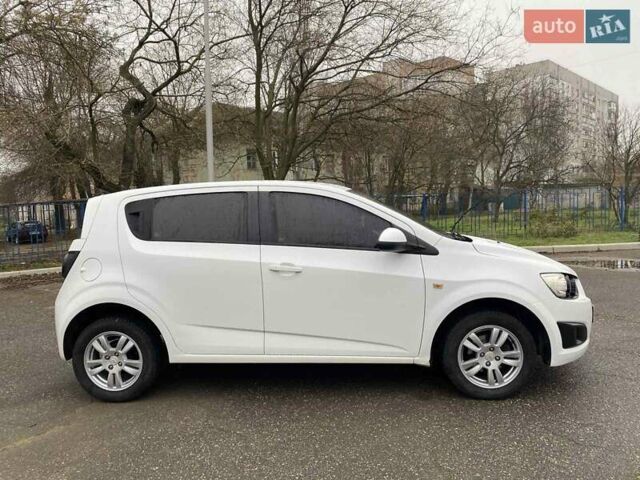 Белый Шевроле Авео, объемом двигателя 1.4 л и пробегом 139 тыс. км за 6400 $, фото 9 на Automoto.ua