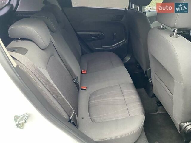 Белый Шевроле Авео, объемом двигателя 1.4 л и пробегом 139 тыс. км за 6400 $, фото 25 на Automoto.ua