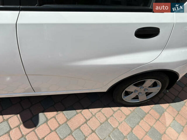 Белый Шевроле Авео, объемом двигателя 1.5 л и пробегом 81 тыс. км за 4650 $, фото 88 на Automoto.ua