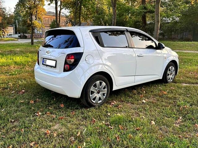 Белый Шевроле Авео, объемом двигателя 1.4 л и пробегом 158 тыс. км за 6700 $, фото 6 на Automoto.ua