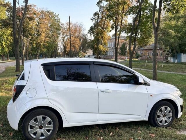 Белый Шевроле Авео, объемом двигателя 1.4 л и пробегом 158 тыс. км за 6500 $, фото 7 на Automoto.ua