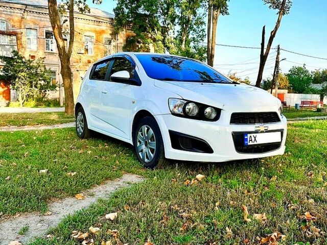 Белый Шевроле Авео, объемом двигателя 1.4 л и пробегом 158 тыс. км за 6700 $, фото 1 на Automoto.ua