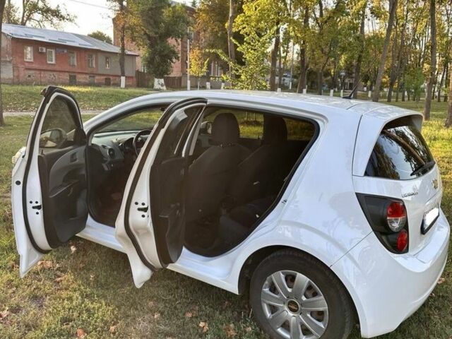 Белый Шевроле Авео, объемом двигателя 1.4 л и пробегом 158 тыс. км за 6500 $, фото 9 на Automoto.ua