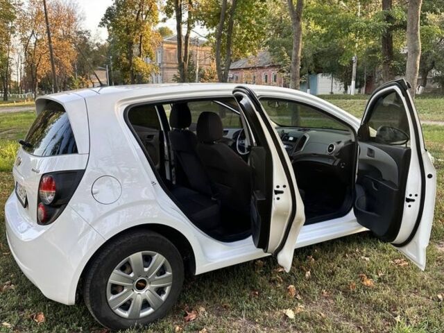 Белый Шевроле Авео, объемом двигателя 1.4 л и пробегом 158 тыс. км за 6500 $, фото 10 на Automoto.ua
