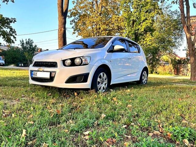 Белый Шевроле Авео, объемом двигателя 1.4 л и пробегом 158 тыс. км за 6700 $, фото 4 на Automoto.ua