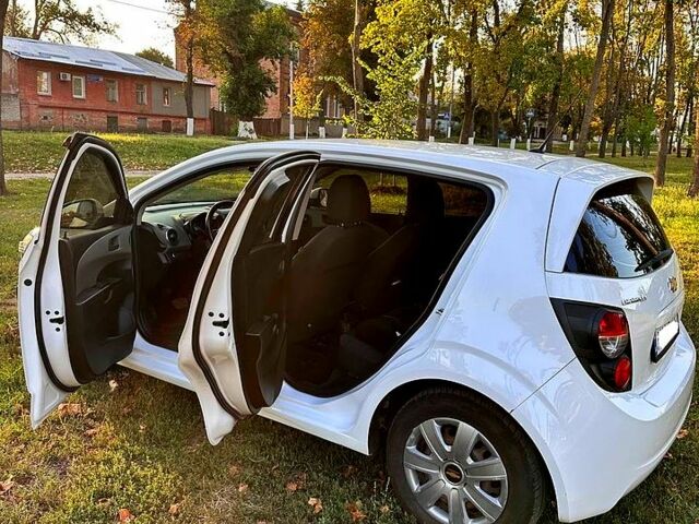 Белый Шевроле Авео, объемом двигателя 1.4 л и пробегом 158 тыс. км за 6700 $, фото 7 на Automoto.ua