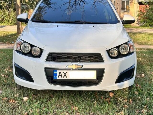 Белый Шевроле Авео, объемом двигателя 1.4 л и пробегом 158 тыс. км за 6500 $, фото 3 на Automoto.ua