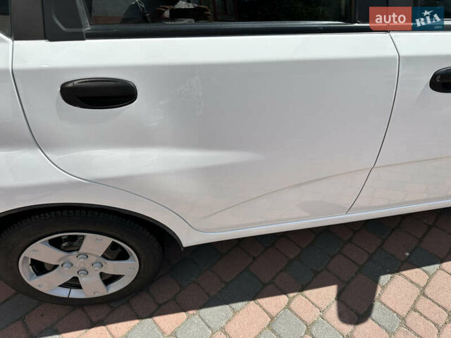 Белый Шевроле Авео, объемом двигателя 1.5 л и пробегом 81 тыс. км за 4650 $, фото 92 на Automoto.ua